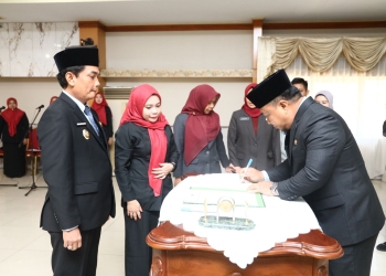 Pelantikan dan pengukuhan pejabat struktural dan fungsional. (Foto: Kominfo/Prokopim Pontianak)