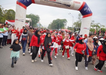 Ribuan Warga Meriahkan Fun Walk HUT ke-80 RI dan Haornas