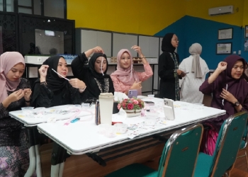 Berbagi Wawasan dan Kreativitas: Upaya Srikandi PLN UIP KLB Warnai Hari Kebaya Nasional