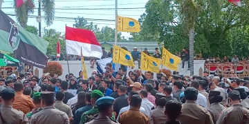 Aliansi Mahasiswa Ketapang Geruduk Kantor DPRD, Bawa 17 Poin Tuntutan