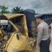 Mobil Box Ringsek Ditabrak Dump Truk di Jalan Trans Kalimantan