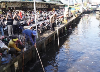 Tim SAR Berhasil Evakuasi Nelayan Ketapang yang Alami Kendala Mesin di Pantai Laut Mati