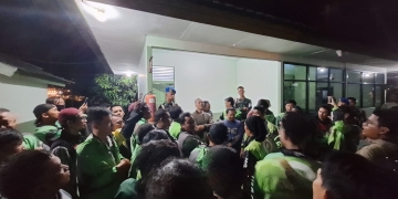 Rekannya Dianiaya Oknum TNI, Ratusan Ojol Geruduk Pomdam XII Tanjungpura