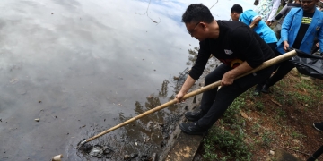 Gotong Totong bersama KNPI, Edi Kamtono Dukung Pemuda Jaga Kebersihan Lewat Aksi Nyata