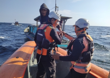 Tim SAR Gabungan Kembali Selamatkan Nelayan Mati Mesin di Ketapang