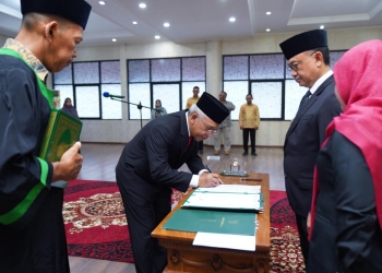 Dewas Baru PDAM Pontianak Dilantik, Targetkan Kebocoran Air Turun di Bawah 25 Persen