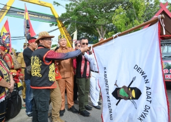 Bupati Ketapang Lepas Karnaval Budaya PSBD 2025: Rayakan Warisan dan Persatuan Dayak