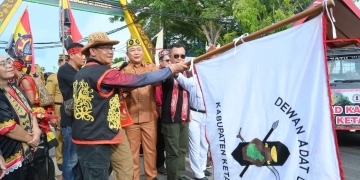 Bupati Ketapang Lepas Karnaval Budaya PSBD 2025: Rayakan Warisan dan Persatuan Dayak