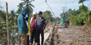 Wali Kota Tinjau Progres Pembangunan Turap Parit Sungai Jawi Pal Lima
