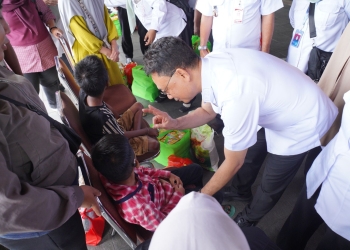 Wali Kota Pontianak Serahkan 151 Paket Bantuan Sembako dan Nutrisi kepada Disabilitas