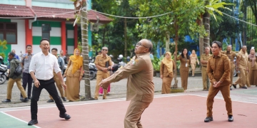 HUT Korpri, Wako dan Wawako Pontianak Tanding Voli Melawan ASN