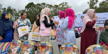 Semangat Sumpah Pemuda, PLN UP2B Kalbar Salurkan Bantuan Sembako di Hari Jadi Kota Pontianak ke-254