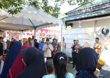 Warga Serbu 3.500 Paket Sembako Murah di Pontianak Utara