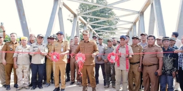 Bupati Ketapang Resmikan Jembatan Karab Simpang Dua