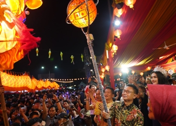 49 Naga Bersinar Meriahkan Puncak Cap Go Meh di Pontianak
