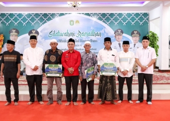 Wabup Ketapang Jamhuri Amir Hadiri Safari Ramadan di Sungai Putri, Serahkan Bantuan Beras untuk Warga