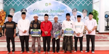 Wabup Ketapang Jamhuri Amir Hadiri Safari Ramadan di Sungai Putri, Serahkan Bantuan Beras untuk Warga