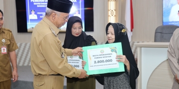 Pemkot Pontianak Salurkan Bantuan Operasional kepada Ratusan Petugas Fardhu Kifayah dan 37 Madrasah Diniyah