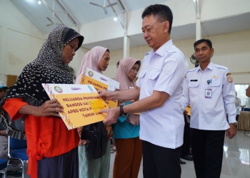 Pemkot Pontianak Salurkan Bansos Tunai Pelengkap Program Perlindungan Sosial