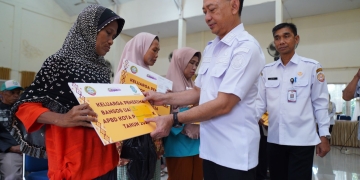 Pemkot Pontianak Salurkan Bansos Tunai Pelengkap Program Perlindungan Sosial