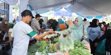 PKK Pontianak Gelar Pasar Murah, Kader Posyandu Terbantu