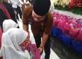 Sujiwo Serahkan Santunan ke Anak-anak Yatim di Kubu Raya