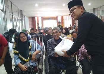 Serahkan Bantuan kepada 50 Warga Difabel, Sujiwo: Bulan Berkah Momentum Berbagi